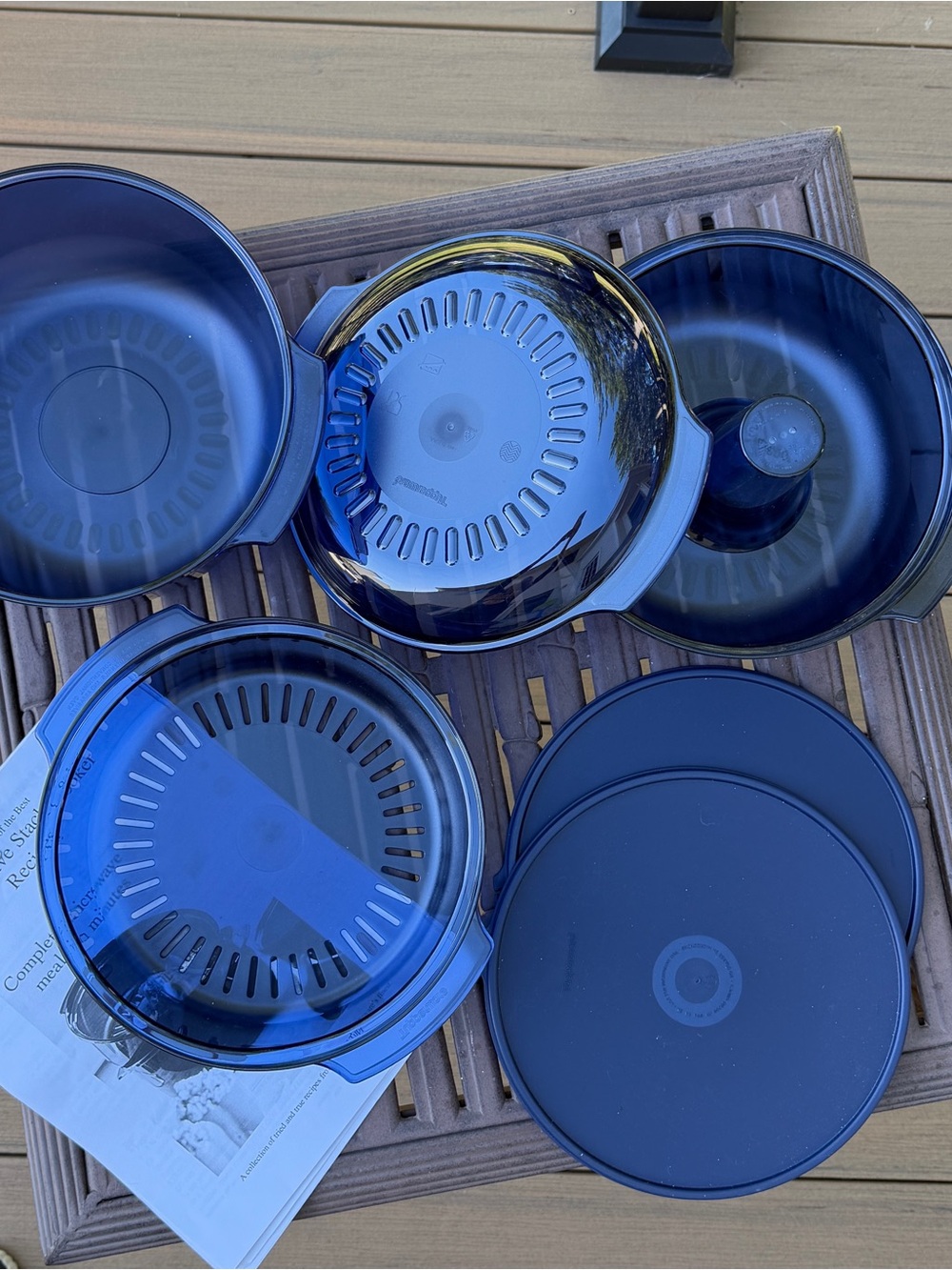 Tupperware Deep Blue Microwave Steamer & Lids Set **NEW**